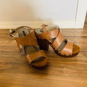 Chunky heel buckle closure sandals